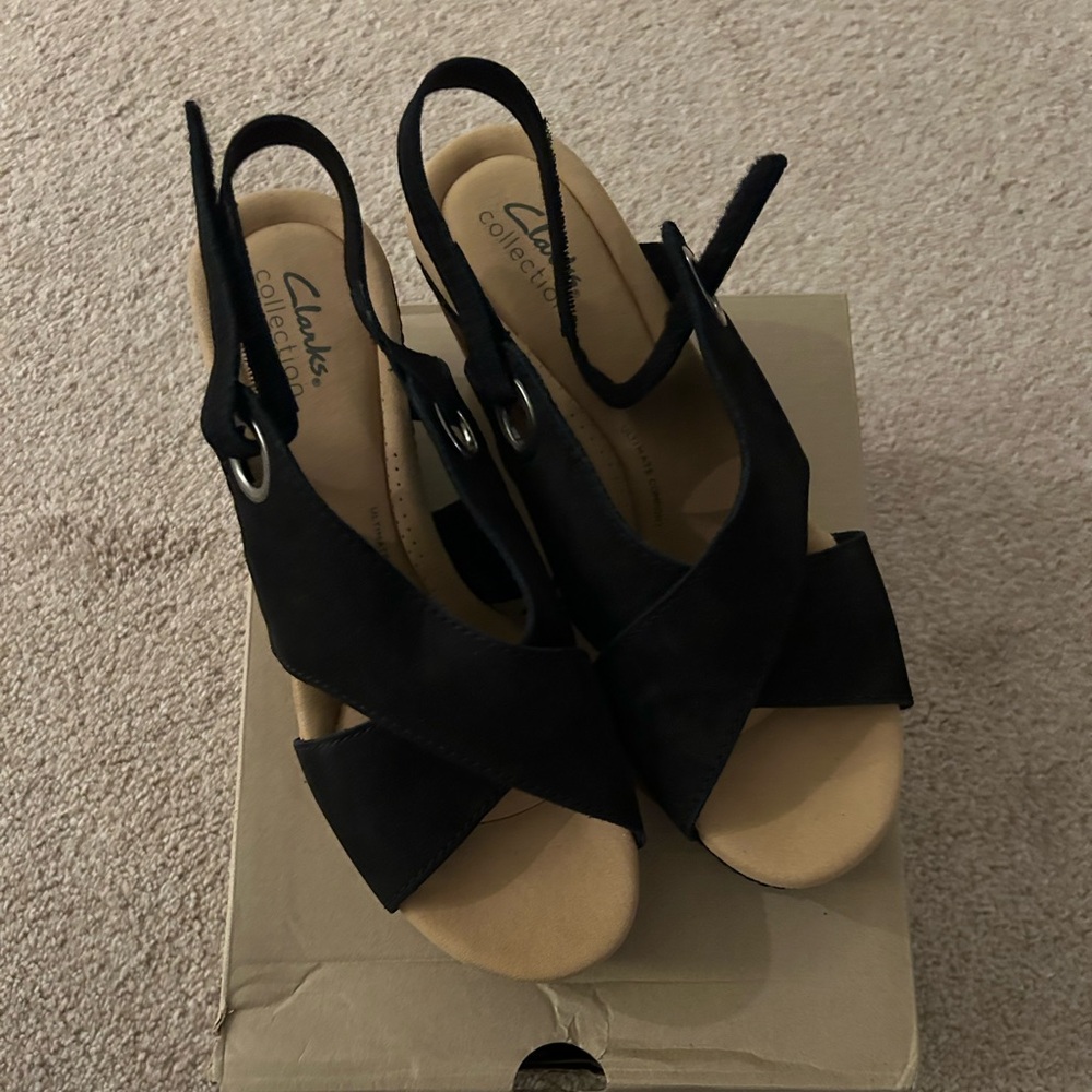 NWT New Clark’s Black Suede Wedge Sandal 9 WIDE